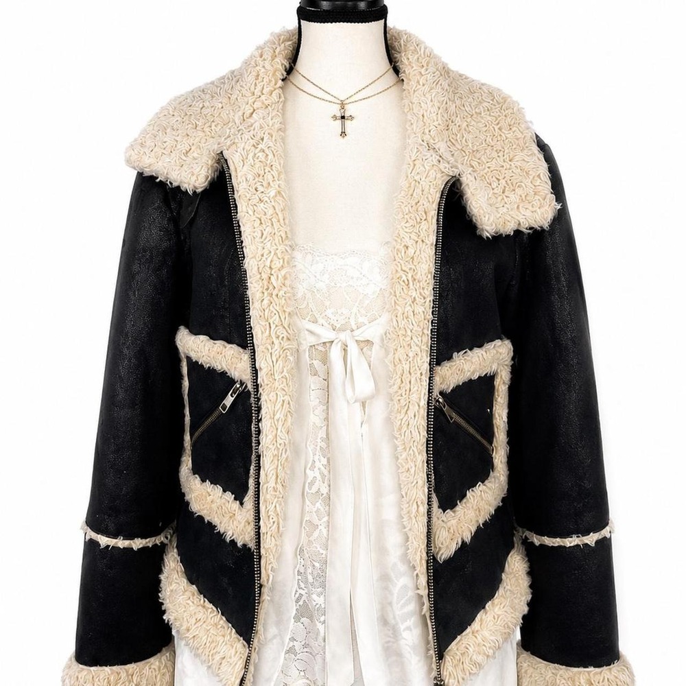 Y2k princess charlotte Black and cream faux fur jacket